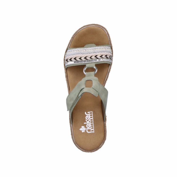 Mules vertes de la marque Rieker. Référence V79M6-52 Pistazie. Disponible chez Chauss'Family magasin de chaussures à Issoire.