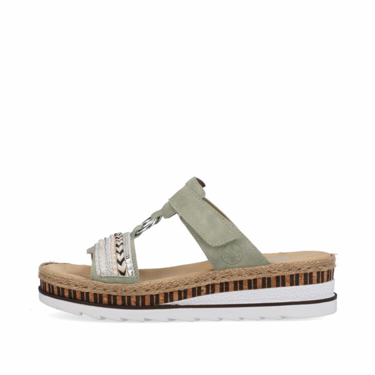 Mules vertes de la marque Rieker. Référence V79M6-52 Pistazie. Disponible chez Chauss'Family magasin de chaussures à Issoire.