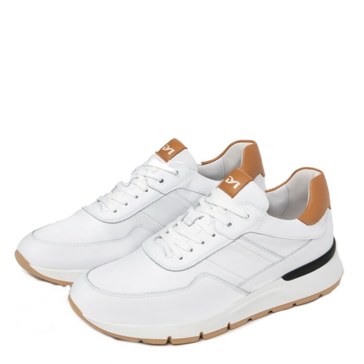 Sneakers blanche et marron de la marque NeroGiardini. Référence E302820U 707 Sauvage Mandor. Disponible chez Chauss'Family magasin de chaussures à Issoire.