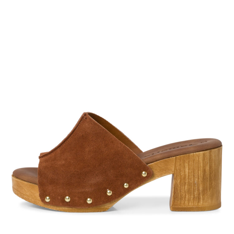 Mules pour femme marque Tamaris. Référence : 27220-20 305 Cognac. Disponible chez Chauss'Family magasin de chaussures à Issoire.