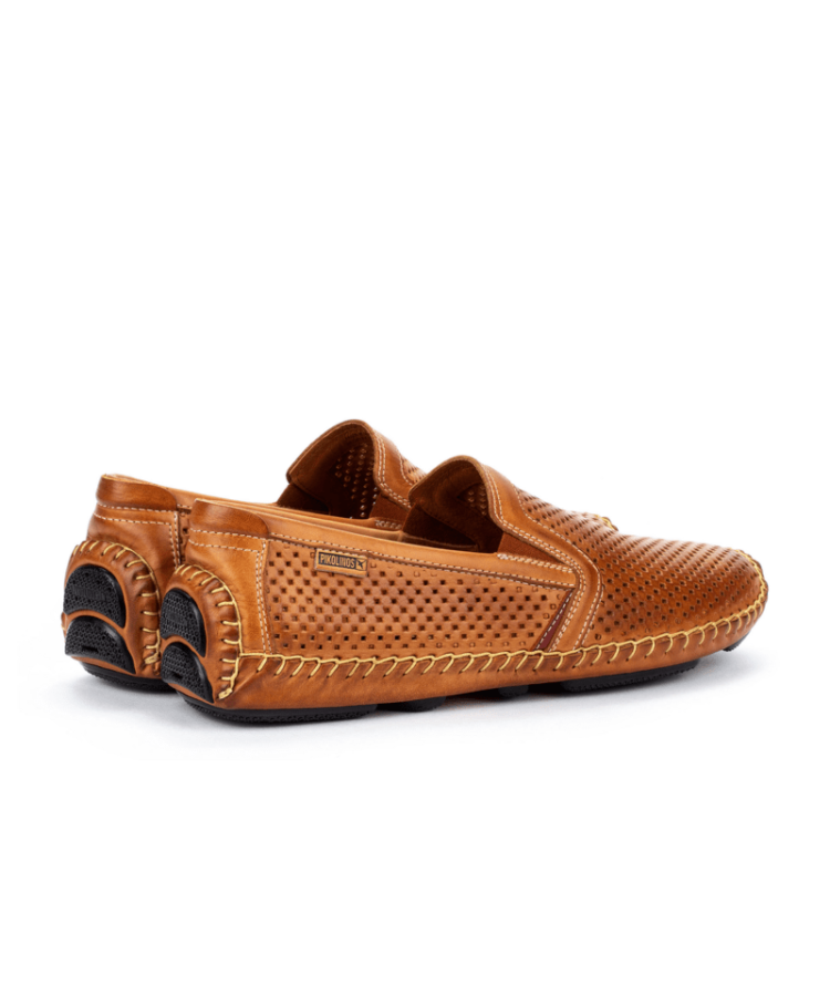 Mocassins perforés pour homme de la marque Pikolinos. Référence : Jerez 09Z-3100 Cuero. Disponible chez Chauss'Family magasin de chaussures à Issoire.