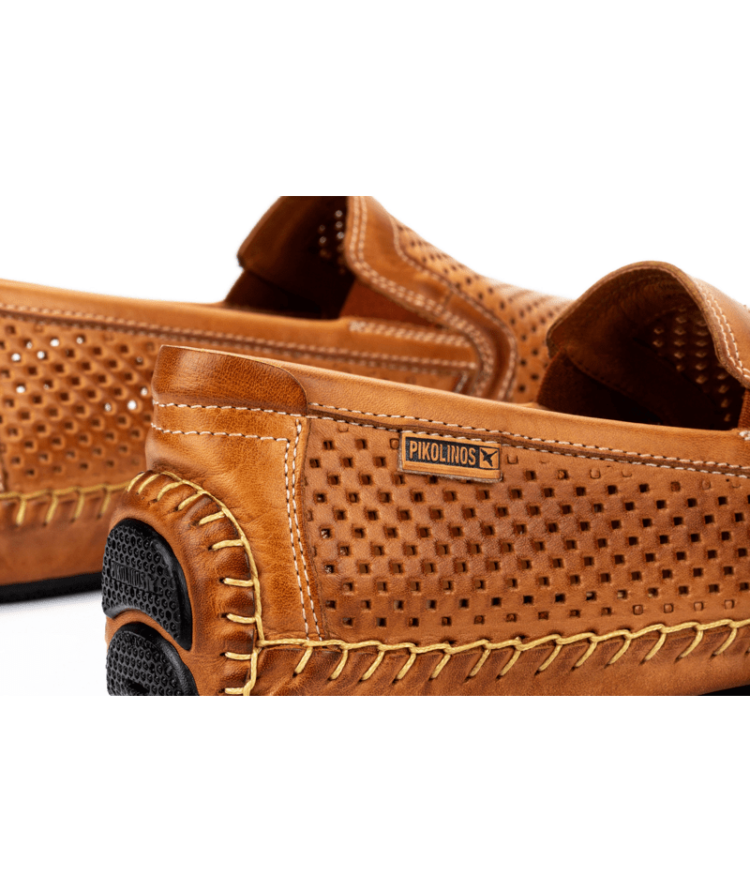 Mocassins perforés pour homme de la marque Pikolinos. Référence : Jerez 09Z-3100 Cuero. Disponible chez Chauss'Family magasin de chaussures à Issoire.