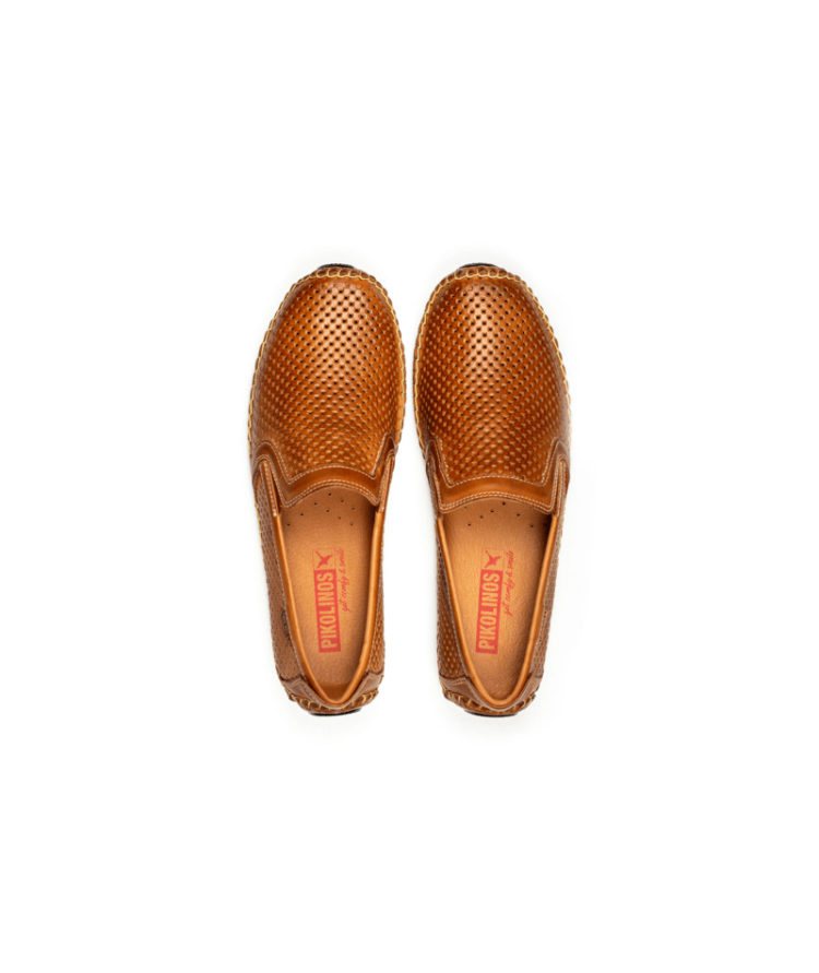 Mocassins perforés pour homme de la marque Pikolinos. Référence : Jerez 09Z-3100 Cuero. Disponible chez Chauss'Family magasin de chaussures à Issoire.