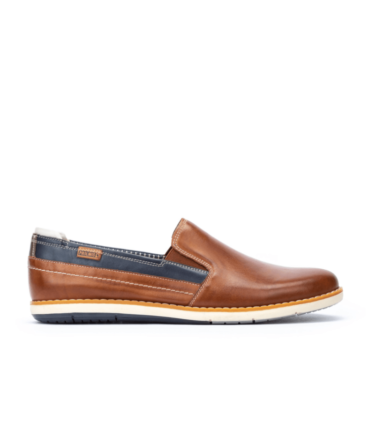 Mocassins marron pour homme de la marque Pikolinos. Référence : Jucar M4E-3107C1 Brandy. Disponible chez Chauss'Family magasin de chaussures à Issoire.