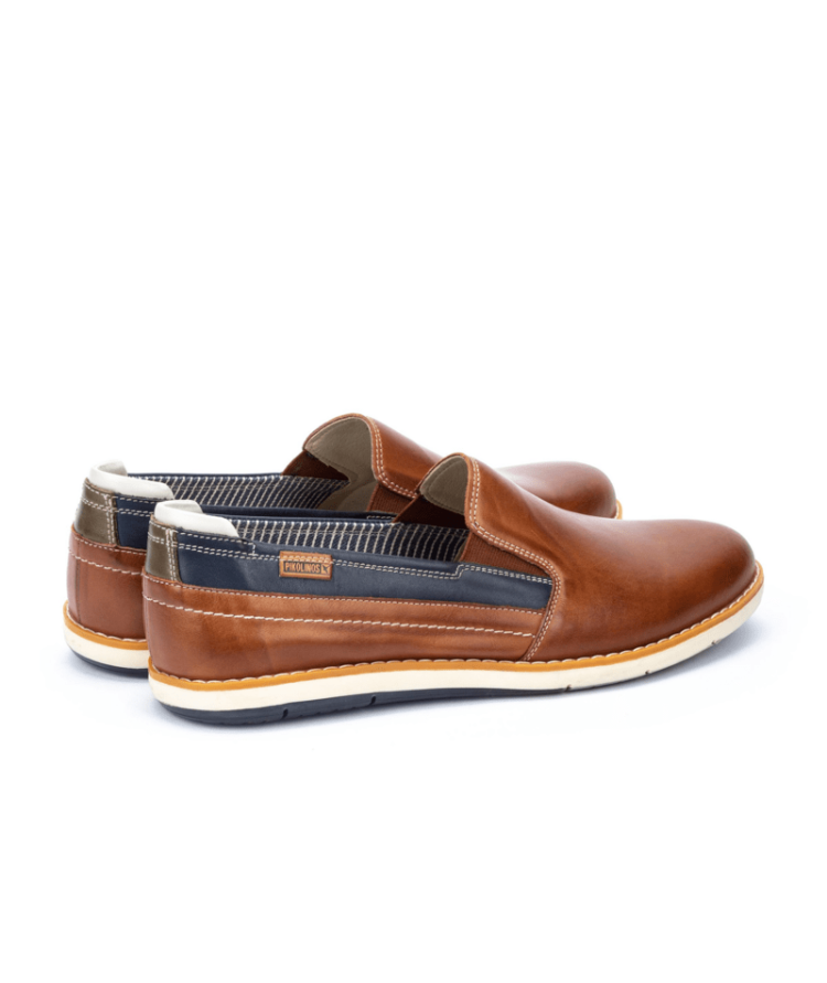 Mocassins marron pour homme de la marque Pikolinos. Référence : Jucar M4E-3107C1 Brandy. Disponible chez Chauss'Family magasin de chaussures à Issoire.