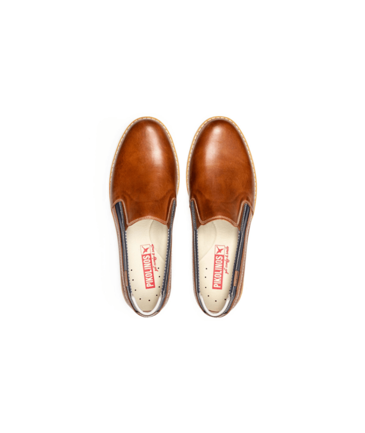 Mocassins marron pour homme de la marque Pikolinos. Référence : Jucar M4E-3107C1 Brandy. Disponible chez Chauss'Family magasin de chaussures à Issoire.