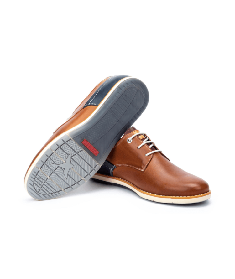 Derbies marron pour homme de la marque Pikolinos. Référence : Jucar M4E-4104C1 Brandy. Disponible chez Chauss'Family magasin de chaussures à Issoire.