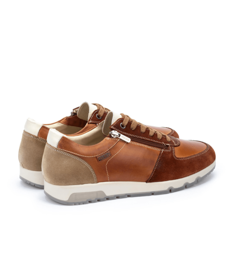 Baskets marron pour homme de la marque Pikolinos. Référence : Alarcon M9T-6163C3 Brandy. Disponible chez Chauss'Family magasin chaussures Issoire.