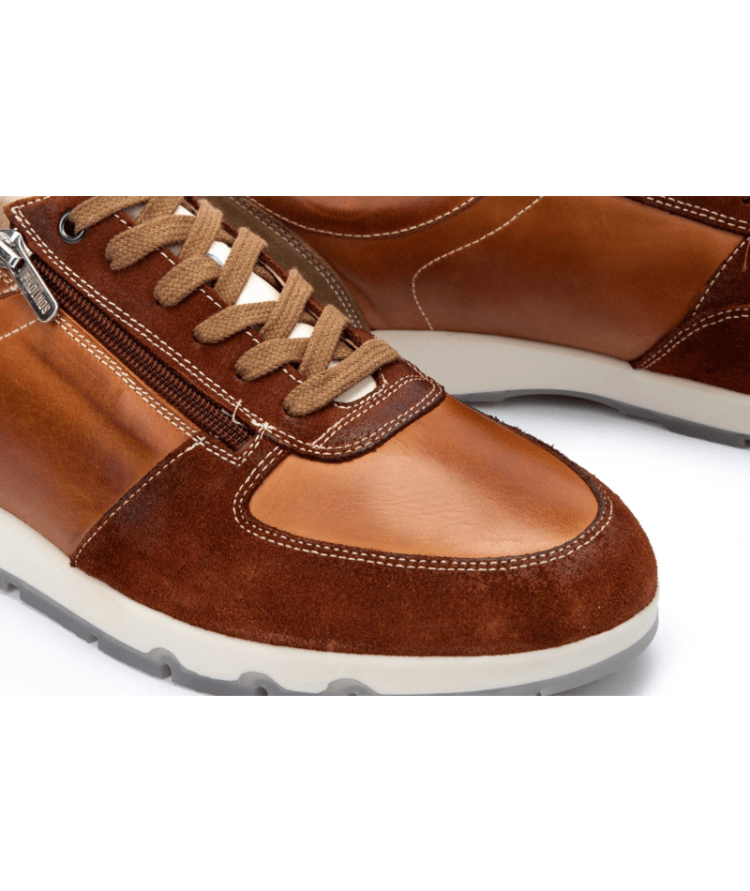 Baskets marron pour homme de la marque Pikolinos. Référence : Alarcon M9T-6163C3 Brandy. Disponible chez Chauss'Family magasin chaussures Issoire.