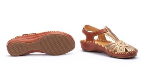 Sandales avec bout fermé pour femme de la marque Pikolinos. Référence : Vallarta 655-0575CLC2 Champagne. Disponible chez Chauss'Family chaussures à Issoire.
