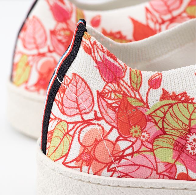 Baskets en toile éco-responsables de la marque Ector pour femme. Référence : Flowers Rose. Disponible chez Chauss'Family magasin de chaussures à Issoire.