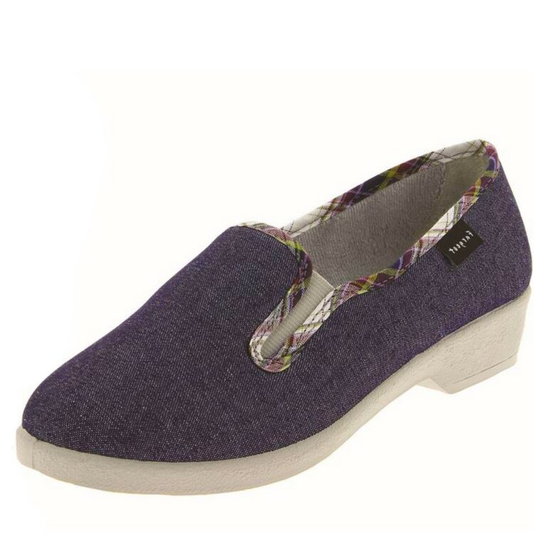 Pantoufles fermées Fargeot pour femme. Référence : Savanna Marine. Disponible chez Chauss'Family magasin de chaussures à Issoire.