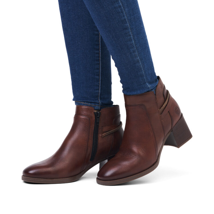 Bottines marron pour femme marque Remonte. Référence D0V74-22 Chestnut. Disponible chez Chauss'Family magasin de chaussures Issoire.