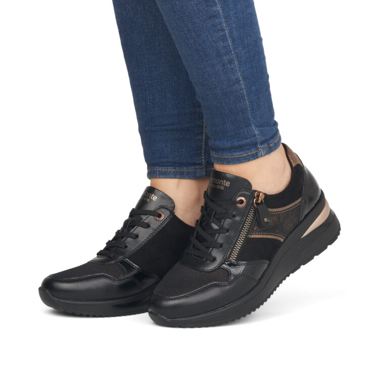 Baskets compensées pour femme marque Remonte. Référence D2413-01 Schwarz. Disponible chez Chauss'Family magasin de chaussures Issoire.