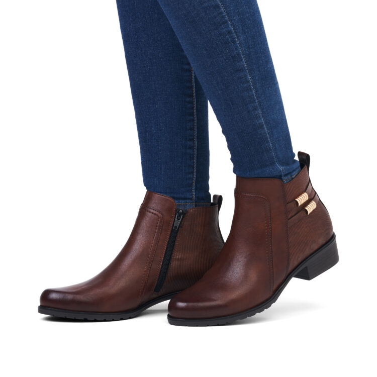 Bottine marron pour femme marque Remonte. Référence D6882-22 Chestnut. Disponible chez Chauss'Family magasin de chaussures Issoire.