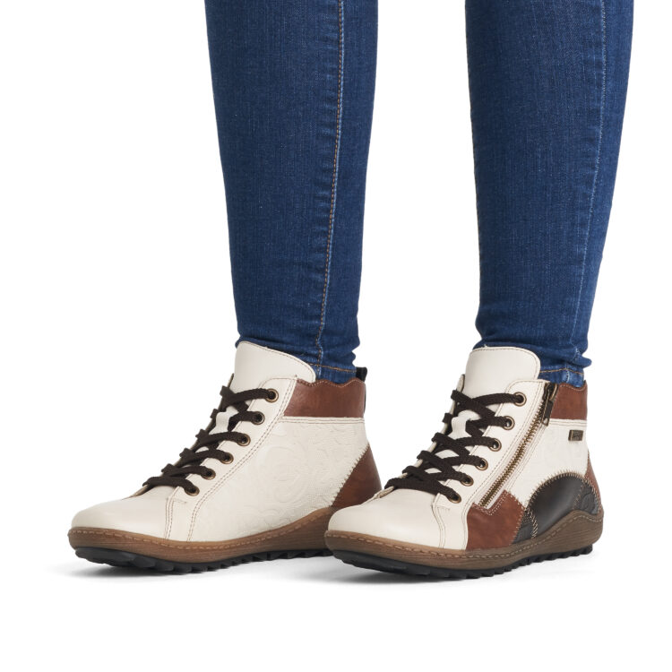 Baskets montantes beige et marron pour femme marque Remonte. Référence R1467-60 Porzellan Chestnut. Disponible chez Chauss'Family magasin de chaussures Issoire.