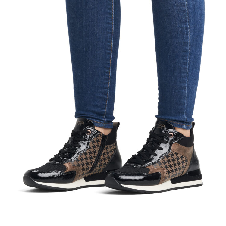 Baskets montantes noires pour femme marque Remonte. Référence R2577-01 Black. Disponible chez Chauss'Family magasin de chaussures Issoire