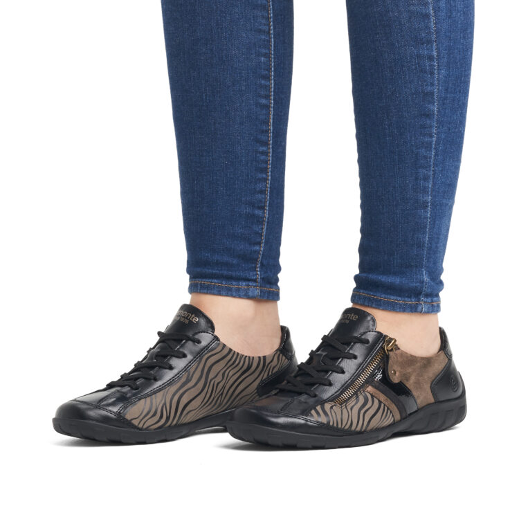 Baskets noires pour femme marque Remonte. Référence R3407-02 Schwarz. Disponible chez Chauss'Family magasin de chaussures à Issoire.