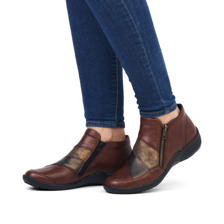 Bottillon marron pour femme marque Remonte. Référence R7678-02 Chestnut. Disponible chez Chauss'Family magasin de chaussures Issoire.