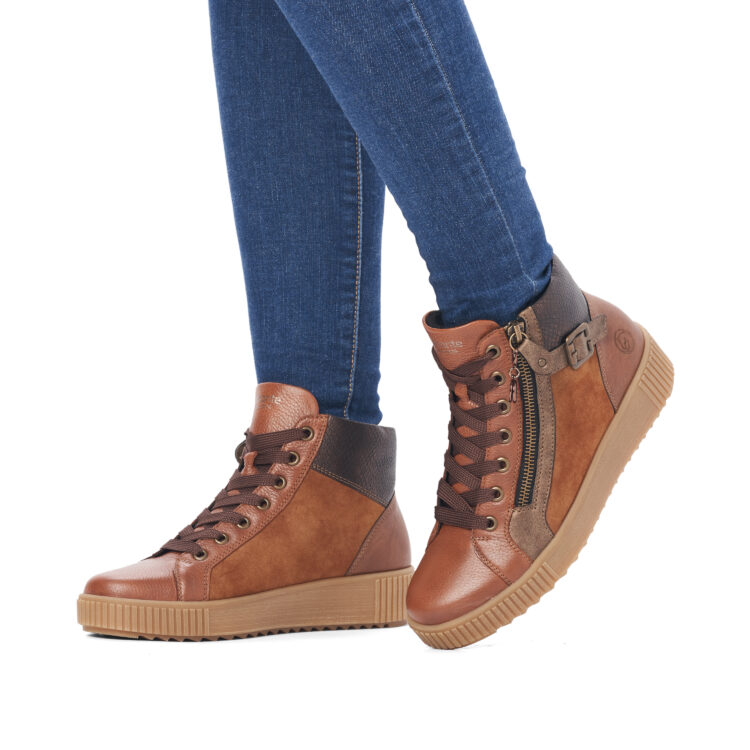 Baskets montantes marron pour femme marque Remonte. Référence R7997-24 Brown. Disponible chez Chauss'Family magasin de chaussures Issoire.
