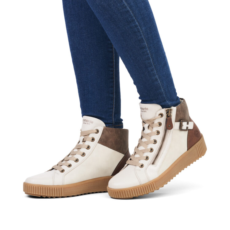 Baskets montantes beiges pour femme marque Remonte. Référence R7997-80 Crema. Disponible chez Chauss'Family magasin de chaussures Issoire.