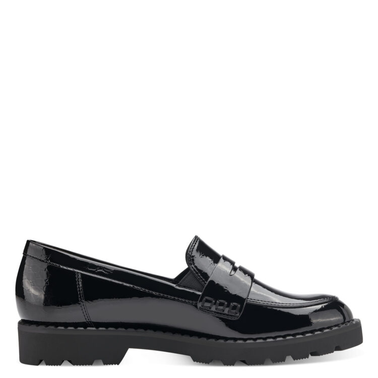 Mocassins noirs de la marque Tamaris. Référence 24312-41 087 Black Patent. Disponible chez Chauss'Family magasin de chaussures à Issoire.
