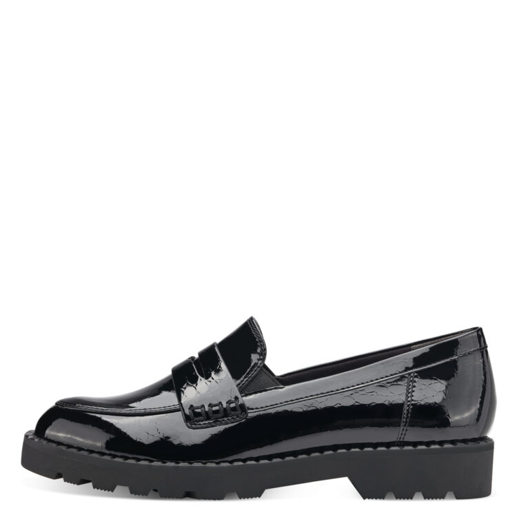 Mocassins noirs de la marque Tamaris. Référence 24312-41 087 Black Patent. Disponible chez Chauss'Family magasin de chaussures à Issoire.