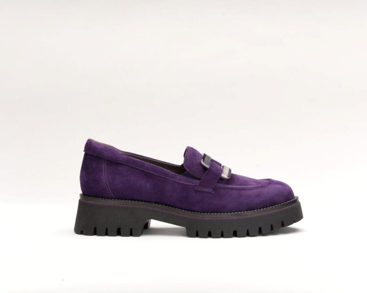 Mocassins violets de la marque Softwaves. Référence 8.36.27/05 Violeta. Disponible chez Chauss'Family magasin de chaussures à Issoire.
