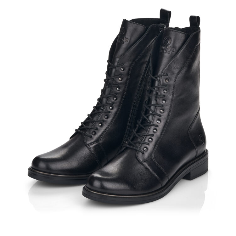 Bottes à lacets pour femme marque Remonte. Référence D8380-01 Schwarz. Disponible chez Chauss'Family magasin de chaussures Issoire.