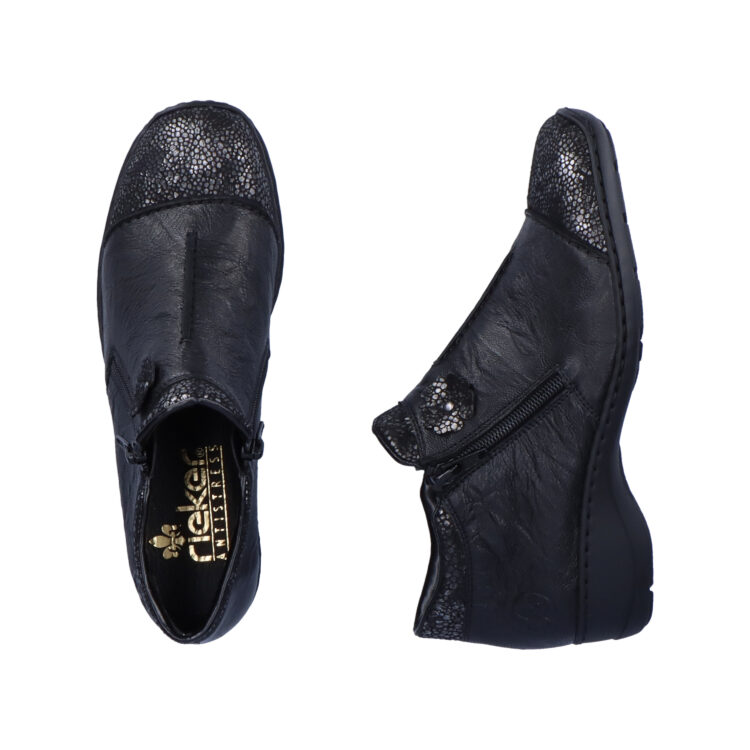 Bottines / bottillon noires pour femme de la marque Rieker. Référence 58388-01 Schwarz. Disponible chez Chauss'Family magasin de chaussures à Issoire.