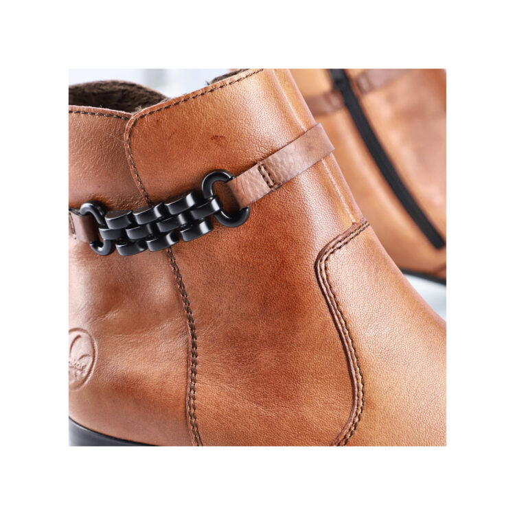 Bottines marron pour femme marque Rieker. Référence 78676-25 Tabacco. Disponible chez Chauss'Family magasin de chaussures Issoire.