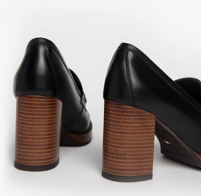 Mocassins noirs à talons pour femme marque NeroGiardini. Référence I205060D 100 Nero. Disponible chez Chauss'Family magasin de chaussures à Issoire.