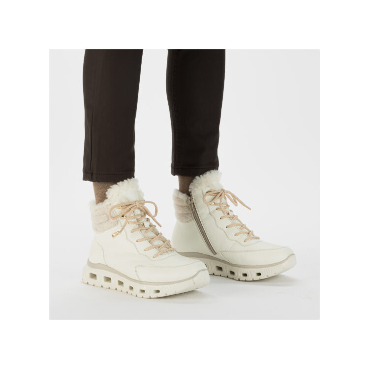 Bottines blanches chaudes pour femme marque Rieker. Référence M6010-80 Dirtywhite. Disponible chez Chauss'Family magasin de chaussures Issoire.