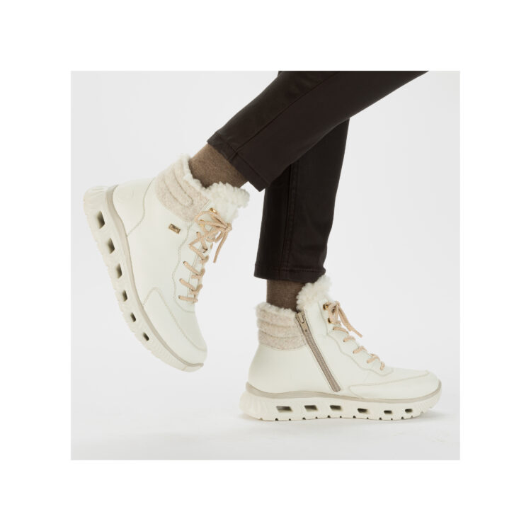 Bottines blanches chaudes pour femme marque Rieker. Référence M6010-80 Dirtywhite. Disponible chez Chauss'Family magasin de chaussures Issoire.