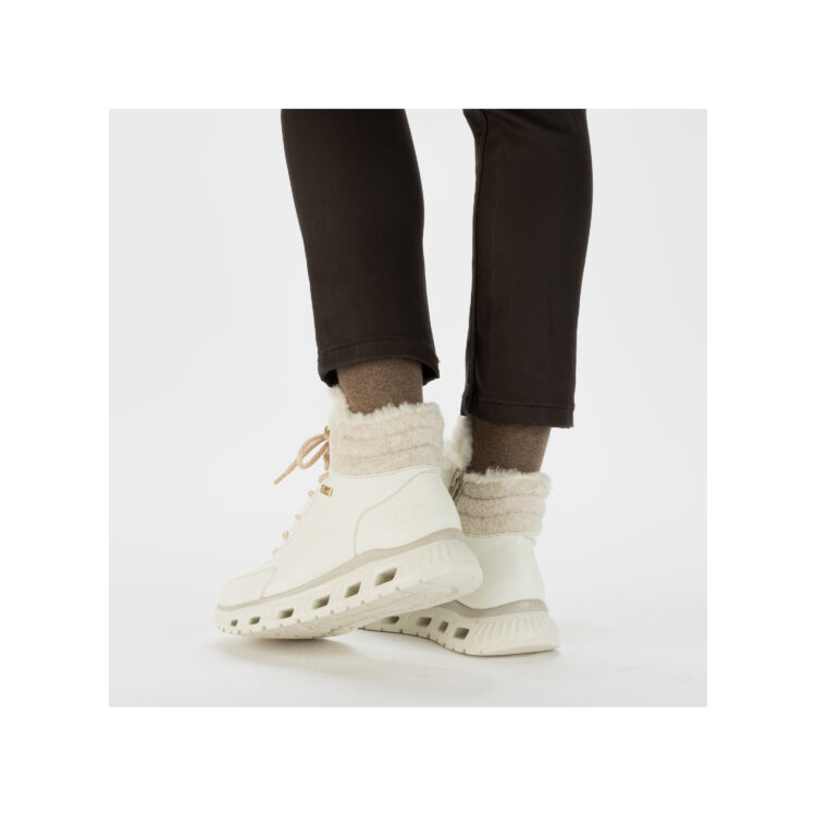 Bottines blanches chaudes pour femme marque Rieker. Référence M6010-80 Dirtywhite. Disponible chez Chauss'Family magasin de chaussures Issoire.