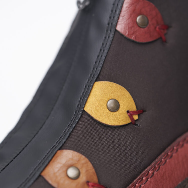 Bottines / bottillon multicolores pour femme de la marque Rieker. Référence N3277-25 Mokka. Disponible chez Chauss'Family magasin de chaussures à Issoire.