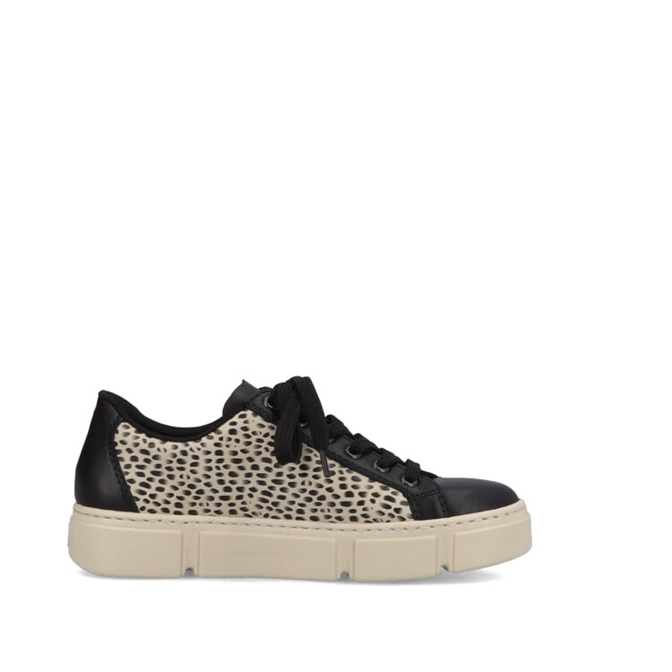 Baskets noires pour femme marque Rieker. Référence N5910-62 Schwarz. Disponible chez Chauss'Family magasin de chaussures à Issoire.