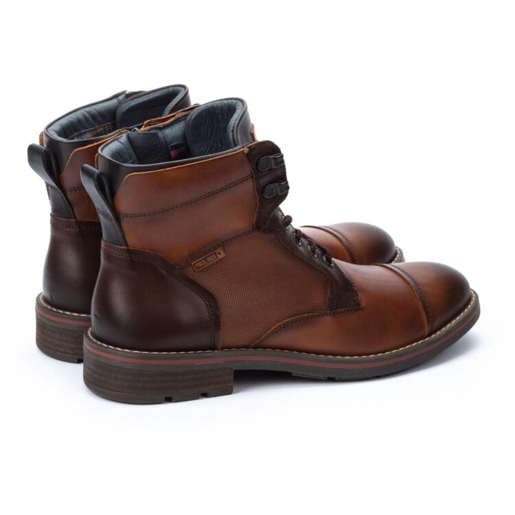 Bottines marron pour homme marque Pikolinos. Référence York M2M-8156C1. Disponible chez Chauss'Family magasin chaussures Issoire