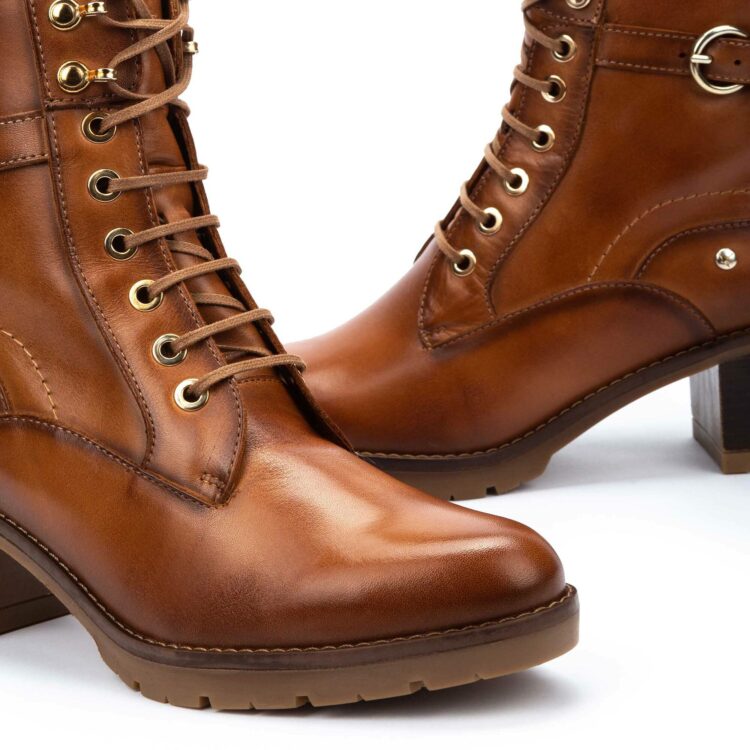 Bottines à lacets pour femme marque Pikolinos. Référence Llanes W7H-8510 Brandy. Disponible chez Chauss'Family magasin de chaussures Issoire.