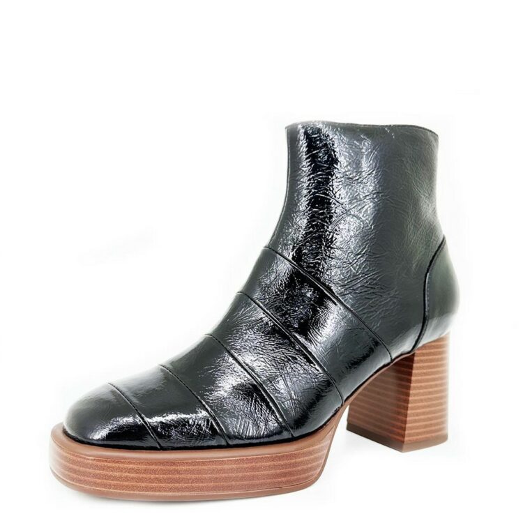 Bottines noires à talons pour femme de la marque Mam'zelle. Référence CSIXV41 Landos Noir. Disponible chez Chauss'Family magasin de chaussures à Issoire.