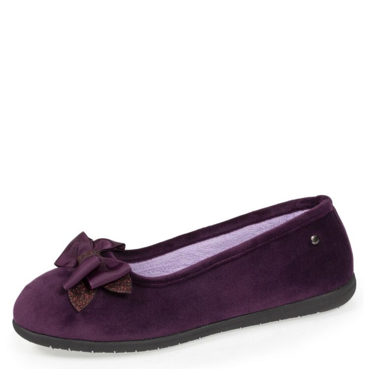 Ballerine violette Isotoner. Référence 97327 Aubergine. Disponible chez Chauss'Family magasin de chaussures et pantoufles à Issoire.