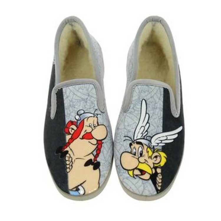 Charentaises motif Astérix pour homme marque La maison de l'espadrille référence A51F A51H Gris. Disponible chez Chauss'Family magasin chaussures Issoire