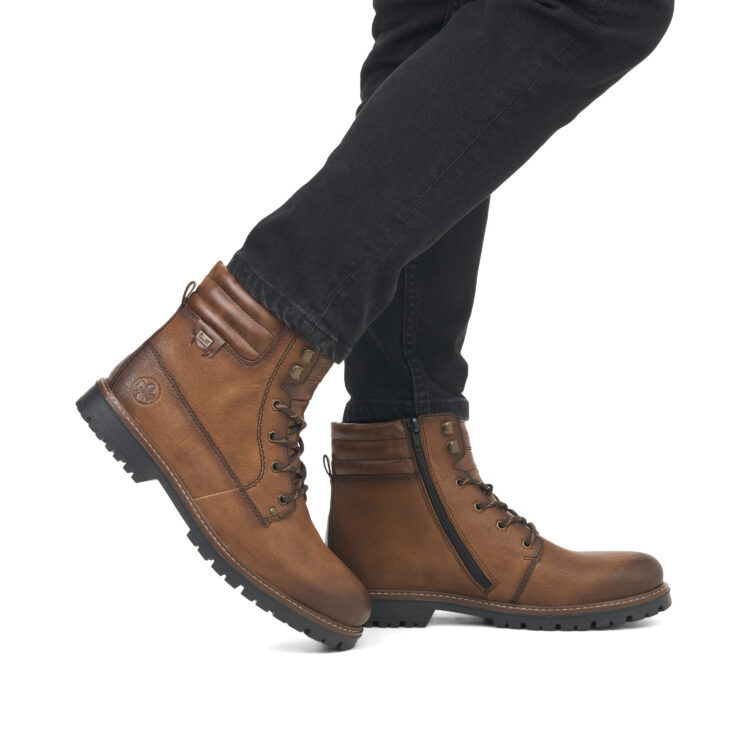 Bottines chaudes pour homme marque Rieker. Référence F3600-21 Sattel. Disponible chez Chauss'Family magasin de chaussures Issoire.