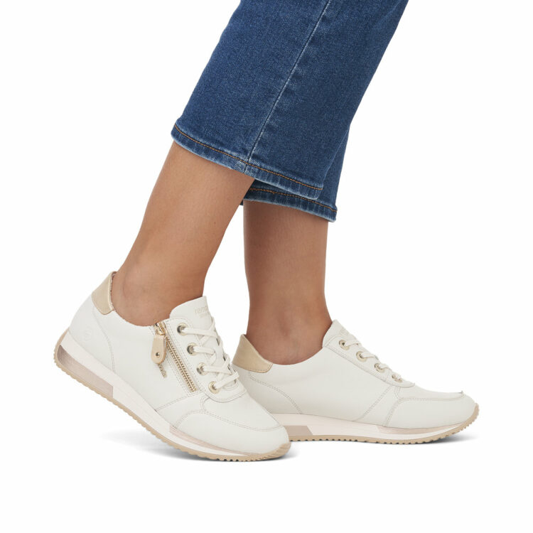 Baskets beiges pour femme marque Remonte. Référence D0H11-81 Offwhite. Disponible chez Chauss'Family magasin de chaussures à Issoire.