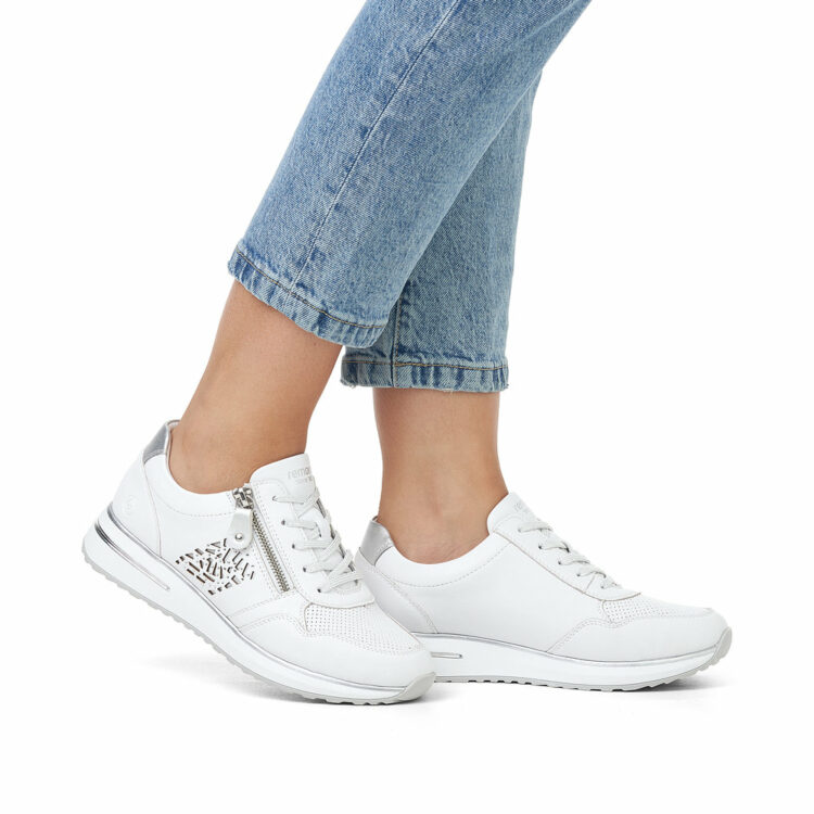 Baskets compensées pour femme marque Remonte. Référence D1G00-80 Weiss. Disponible chez Chauss'Family magasin de chaussures à Issoire.