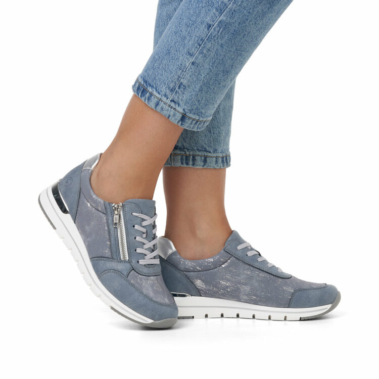 Baskets bleues pour femme marque Remonte. Référence R6700-13 Lightblue. Disponible chez Chauss'Family magasin de chaussures à Issoire.