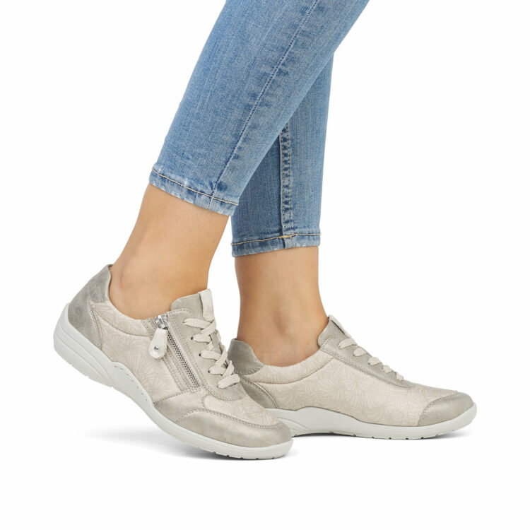 Baskets beiges pour femme marque Remonte. Référence R7637-60 Perle. Disponible chez Chauss'Family magasin de chaussures à Issoire.