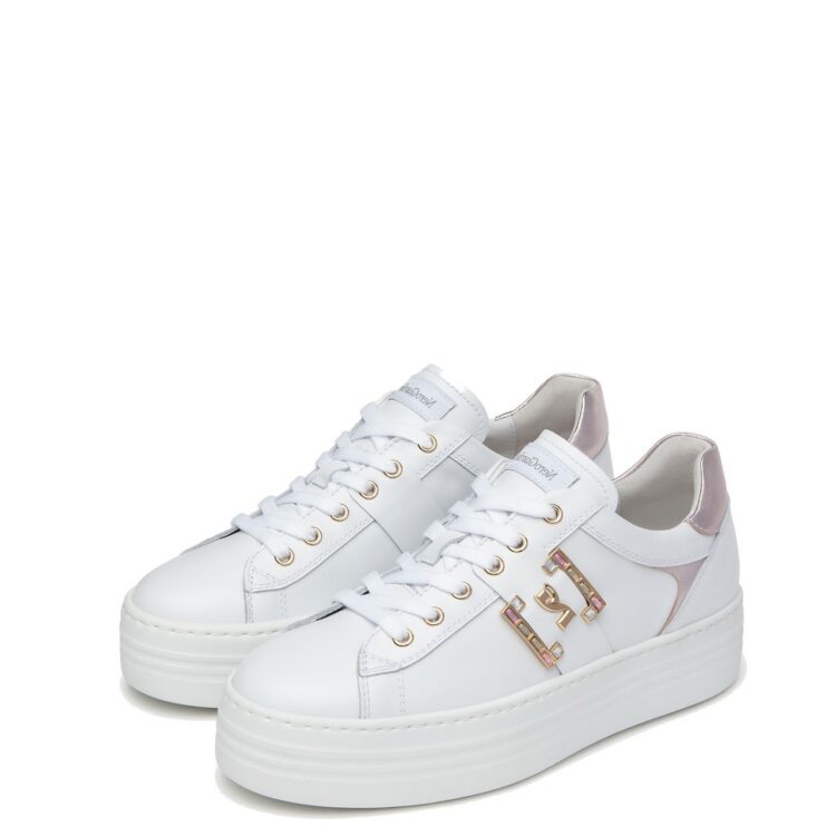 Sneakers blanches de la marque NeroGiardini. Référence E409967D 707 Skipper bianco. Disponible chez Chauss'Family magasin de chaussures à Issoire.