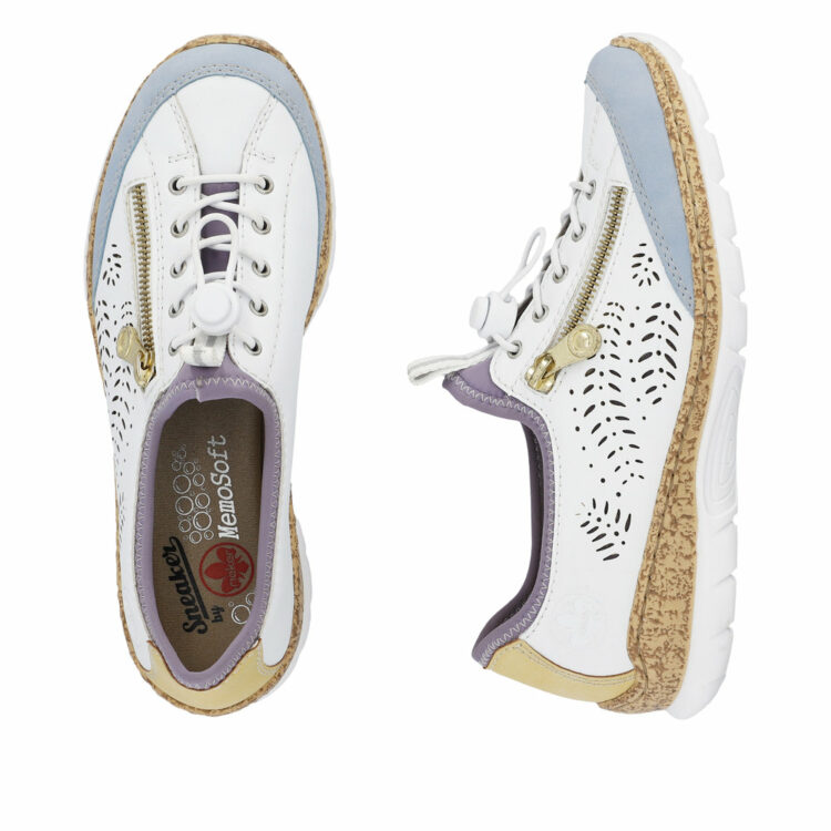 Baskets blanche et bleu pour femme marque Rieker. Référence N42K6-80 Aqua Weiss. Disponible chez Chauss'Family magasin de chaussures à Issoire.