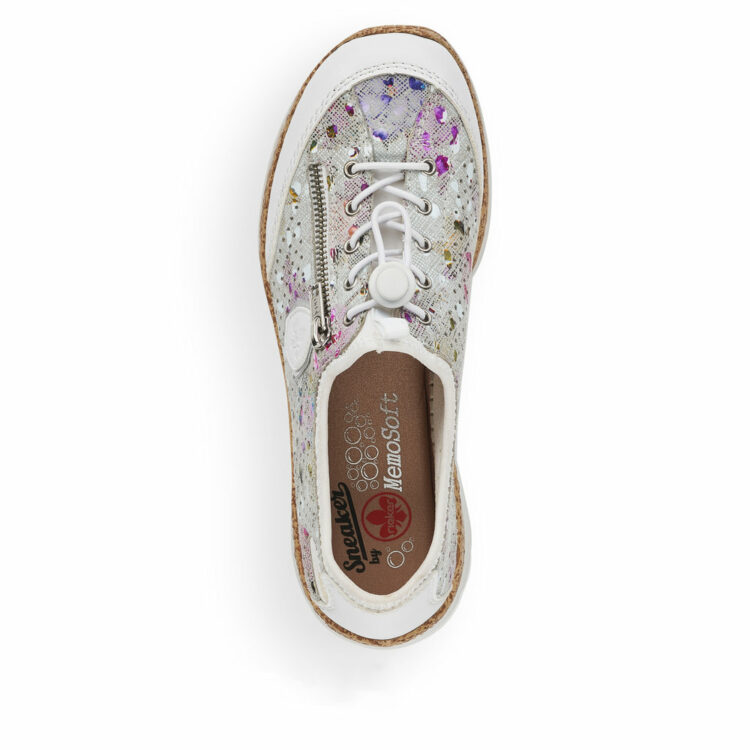 Baskets blanches à fleurs pour femme marque Rieker. Référence N42V1-90 Weiss. Disponible chez Chauss'Family magasin de chaussures à Issoire.